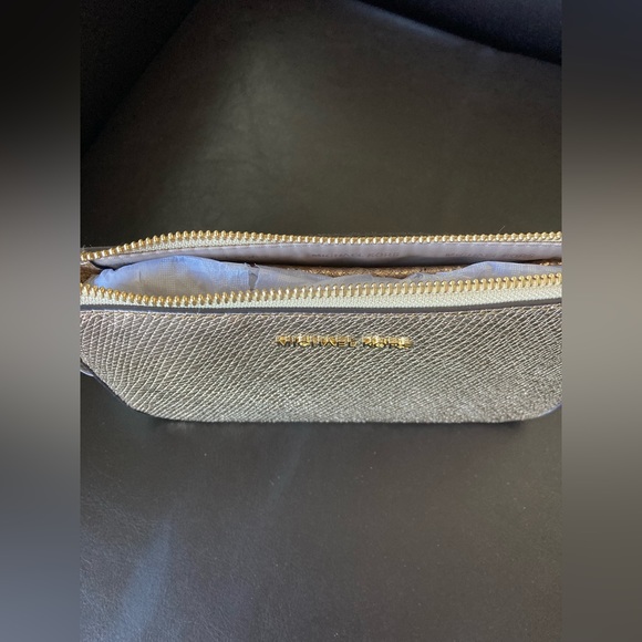 Michael Kors Purse Jet Set Travel Small Zip Pouchette Gold NWT ✨✨✨ - Picture 4 of 5